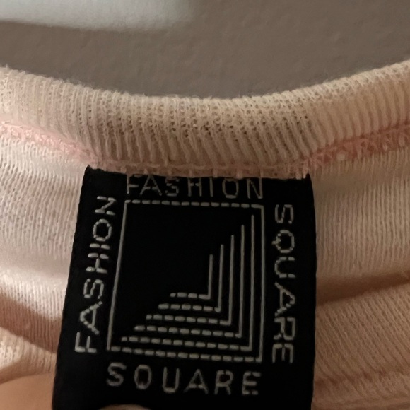 Vintage Fashion Square Penguin Beach Buns Cropped Tee Size Medium - Picture 3 of 5